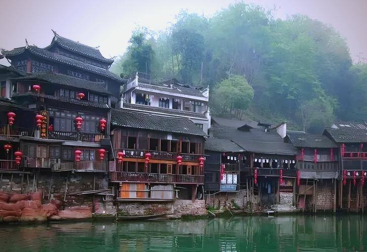 鹿院坪土家吊脚楼