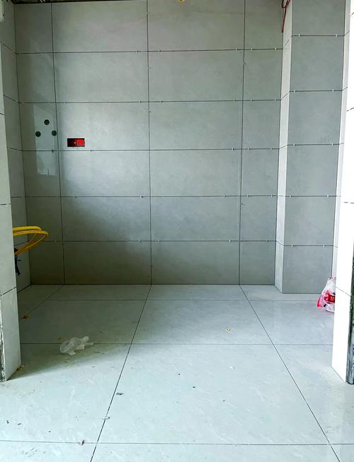 家装客厅墙地对缝实景图