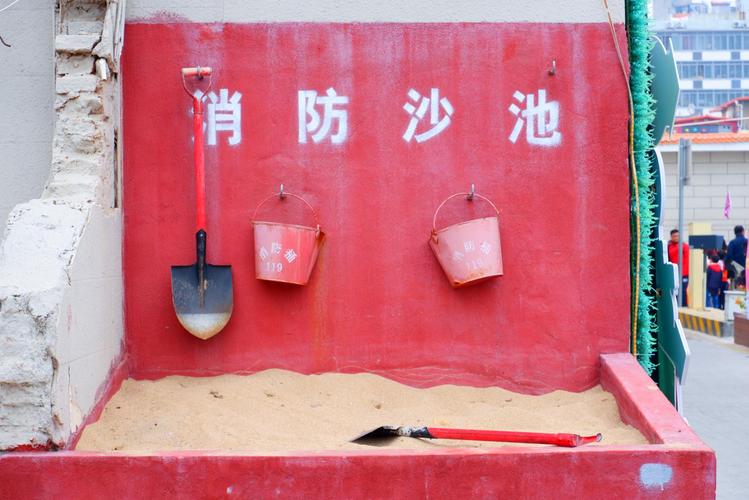 民国文保建筑原配消防沙池实景图