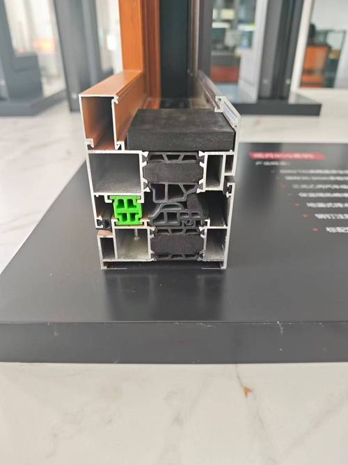 断桥铝型材45度切割拼缝效果实拍