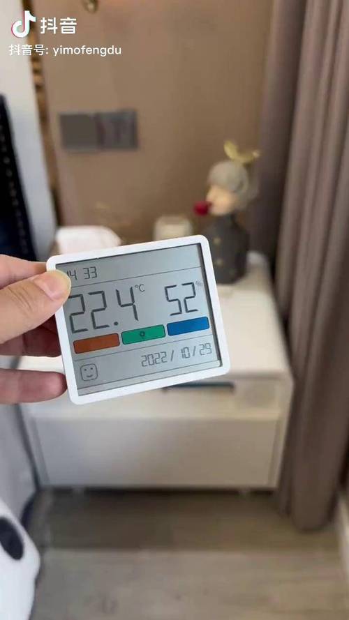 卧室床头机械湿度计摆放实景图