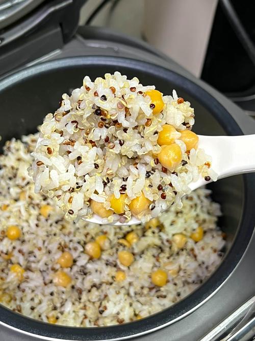 鹰嘴豆与藜麦素食碗