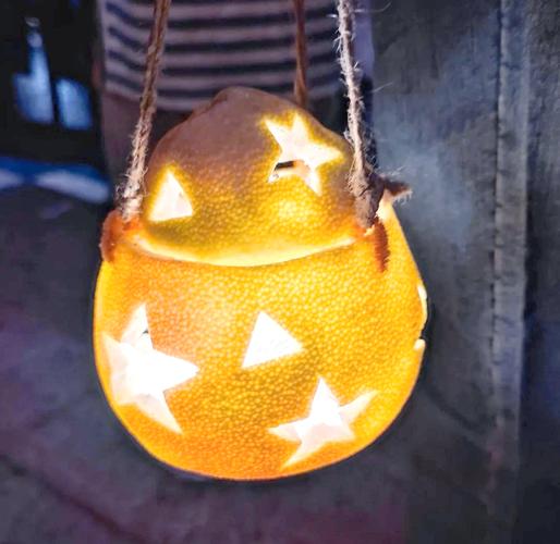 原木风餐桌中秋节日装饰柚子灯实拍