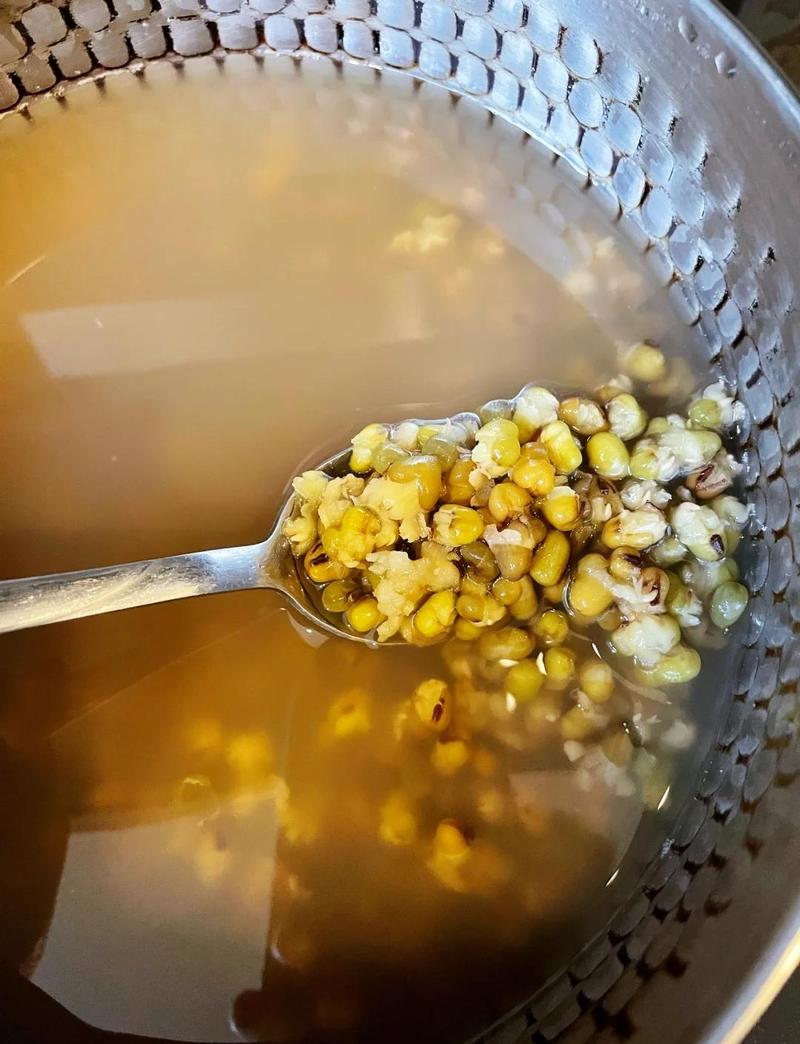 夏季家庭绿豆汤解暑食材锅灶图