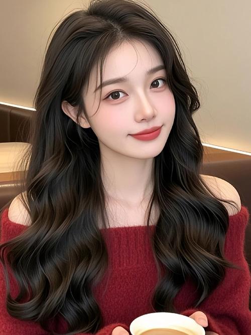 圆脸女生侧分长卷发发型设计