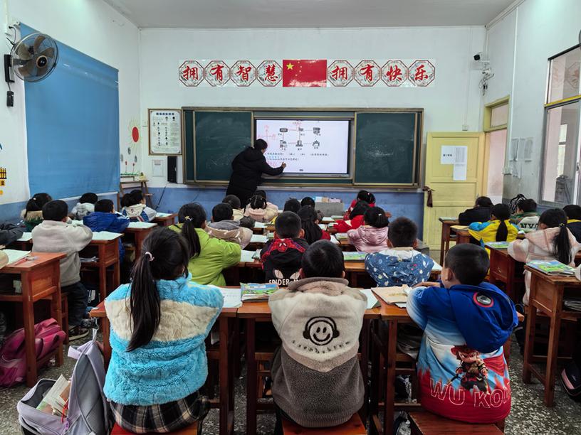 贵州山区控辍保学劝返学生适应班课堂实拍