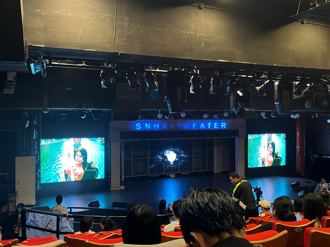 观众参与直播间剧情节选弹幕墙