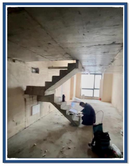 南京loft公寓二楼隔层净高测量实景