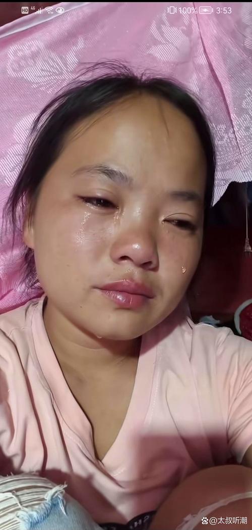 那些“别人家孩子”的妈妈，可能也在厕所偷偷哭