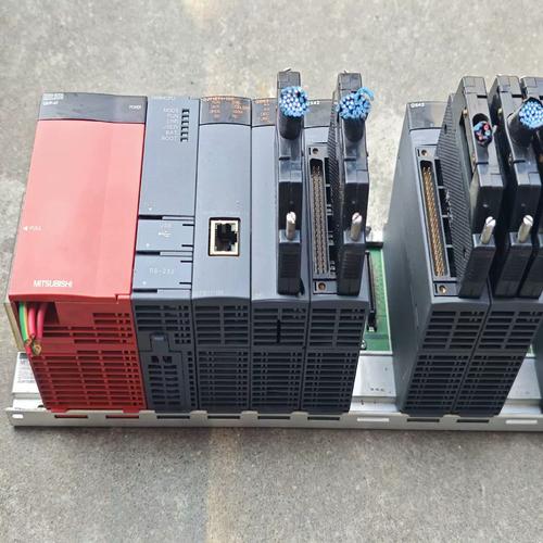 不同规格小型PLC工业产品展示