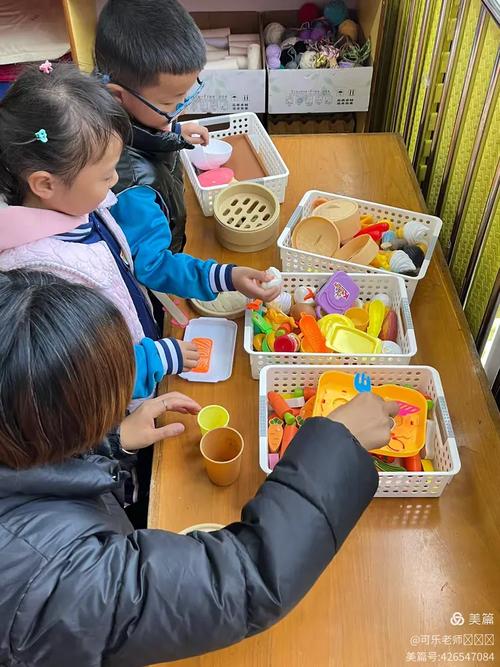 两岁宝宝客厅玩超市宝宝角色扮演游戏场景