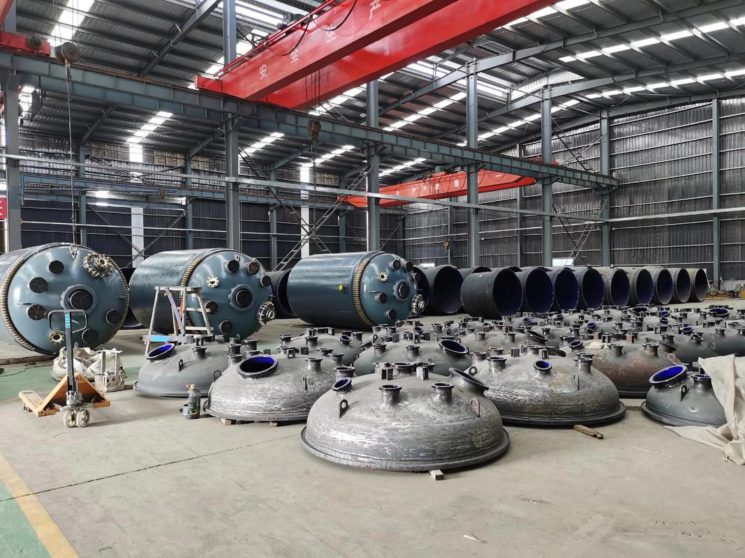 石油化工厂立式压力容器阵列