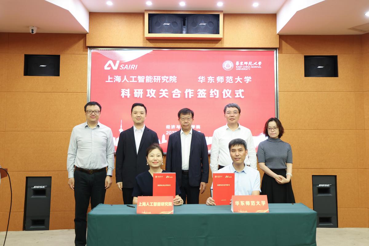 高校科研团队科技媒体合作签约现场