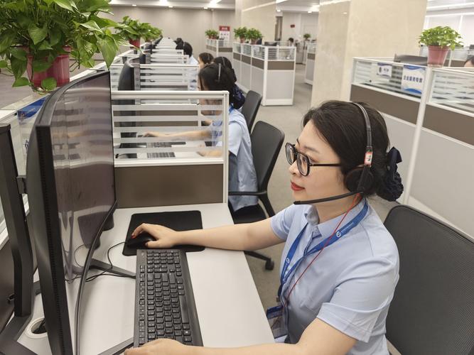 拨通投诉电话记录工号场景图