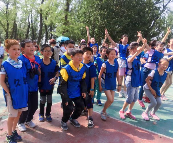 现代工业园区子弟学校课外活动合照