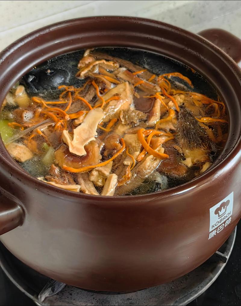 家庭食补 老火汤 砂锅炖煮 特写