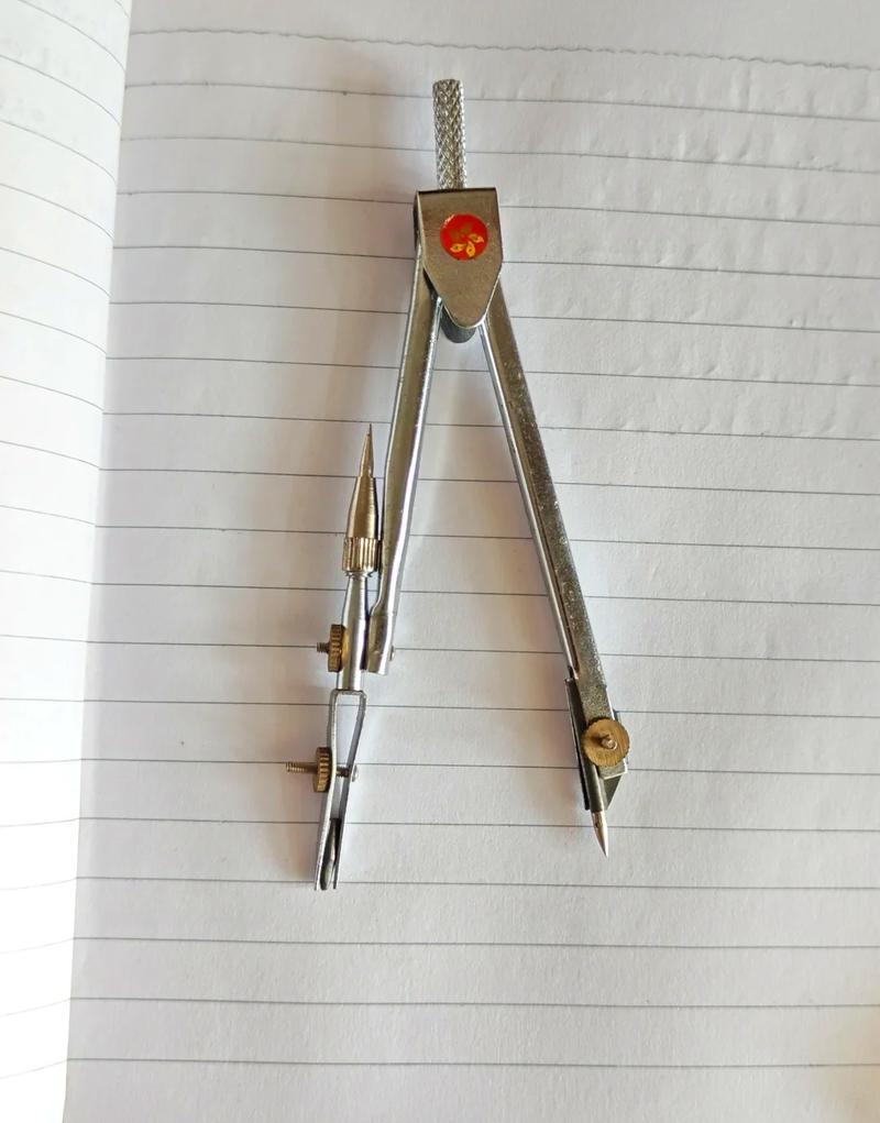 为什么每个小孩都该把玩一次圆规——那种刺痛手指的精准，才是成年后最缺的东西-因为所以