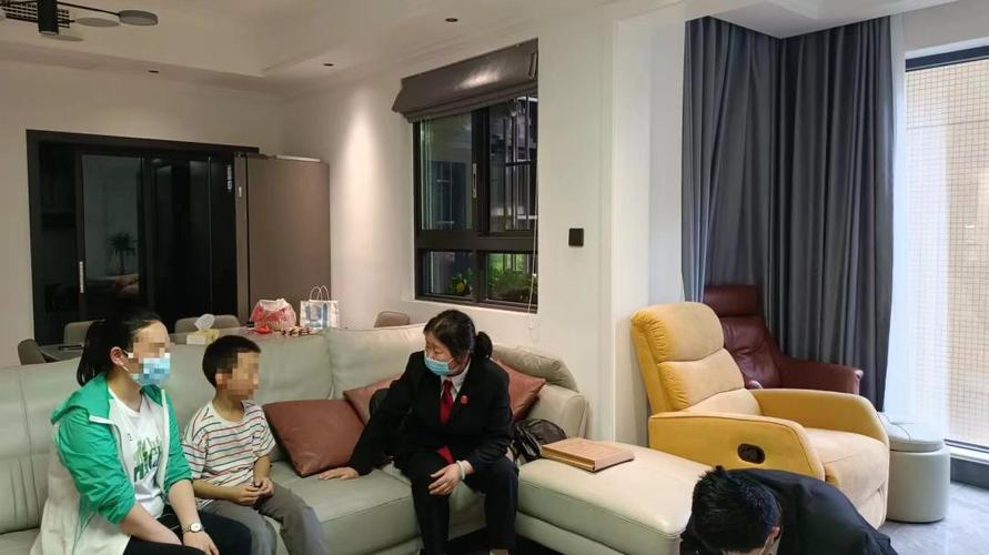 法院执行探视权交接孩子现场