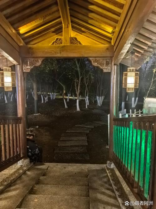 夜晚龙井村山隐茶寮露台