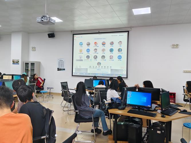 管培生招聘宣讲会现场