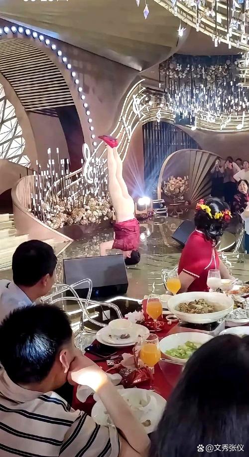 婚礼现场突发状况尴尬瞬间