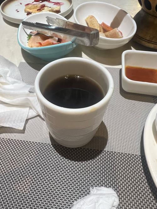 海边排挡新鲜海鲜配热姜茶实拍图