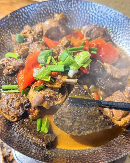 四、血粑鸭:糯米与鸭血的黑色幽默