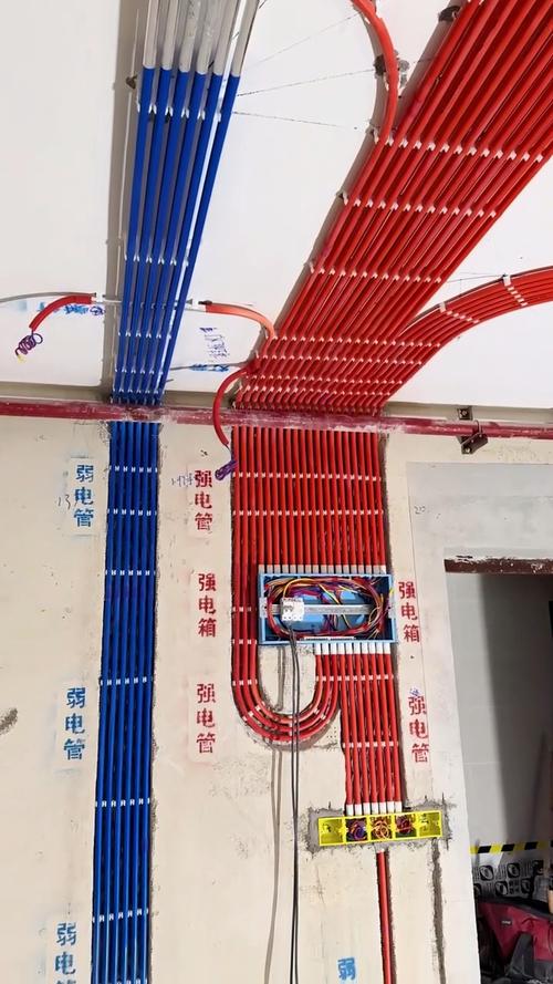 装修室内水电走顶施工实景图