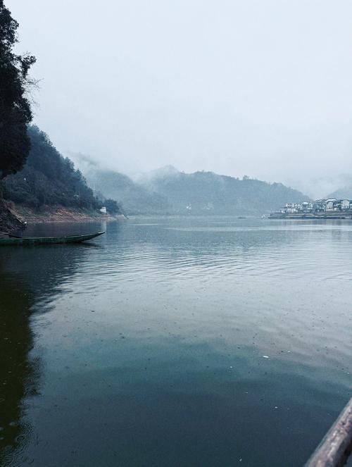 浙西新安江夏季自驾游沿岸风景