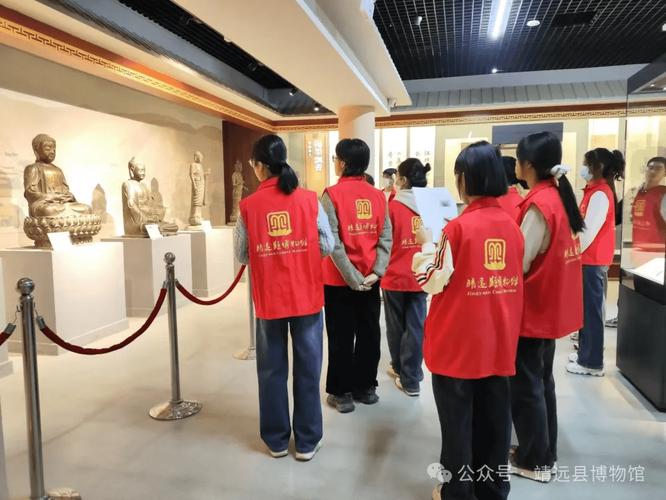 非国有博物馆工作人员劝阻游客拍照场景
