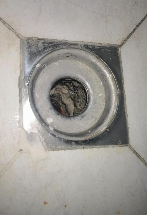 卫生间地漏安装密封不到位空鼓图