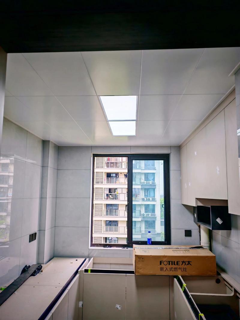 白色哑光PVC扣板厨卫吊顶实景效果