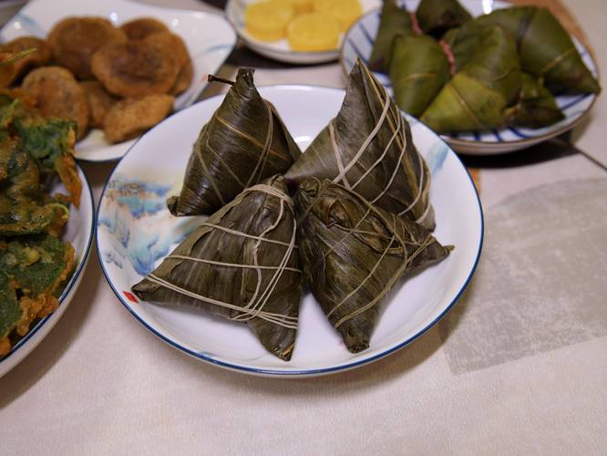 饭桌上的同款自问自答