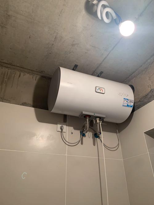 卫生间电热水器挂装承重检测实拍