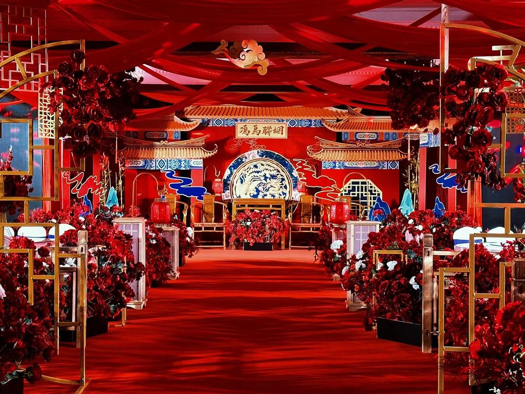 中式婚宴现场红色圆桌布置