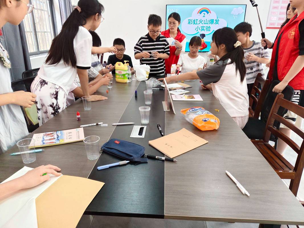 小学课堂游戏化学习互动场景