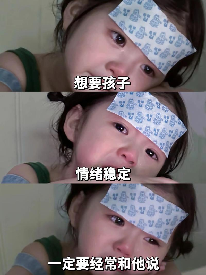 孩子因为饼干碎了而大哭
