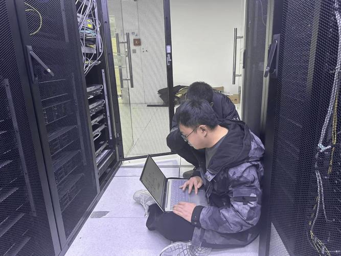 老旧政务机房机柜等保测评现场照