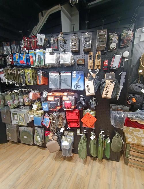 户外装备工厂尾货零售展厅