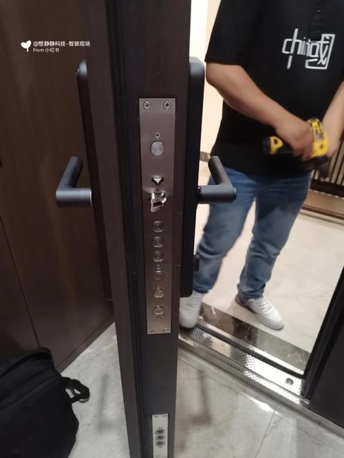 家装智能门锁安装验收现场图