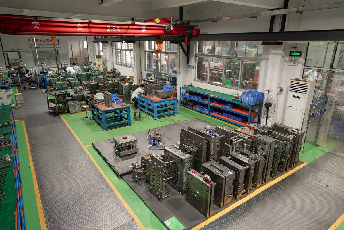 压铸模具车间加工现场