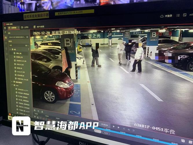 城市地下车库抢劫逃跑路线监控截图