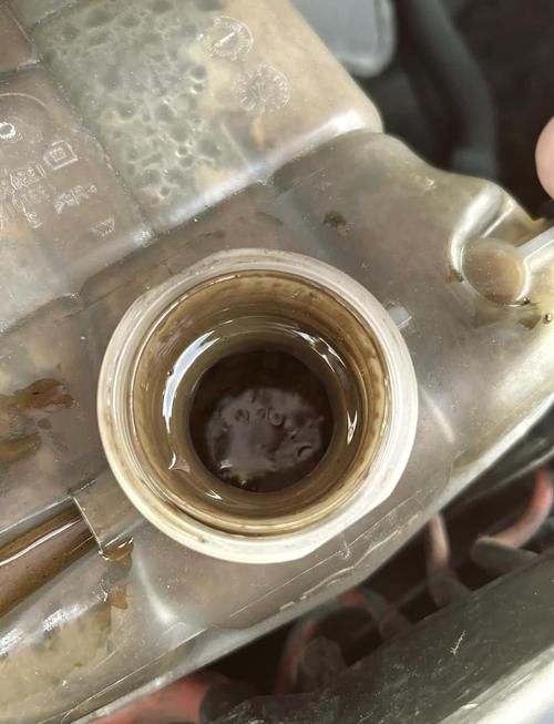 缸垫渗漏机油尺乳化实拍图