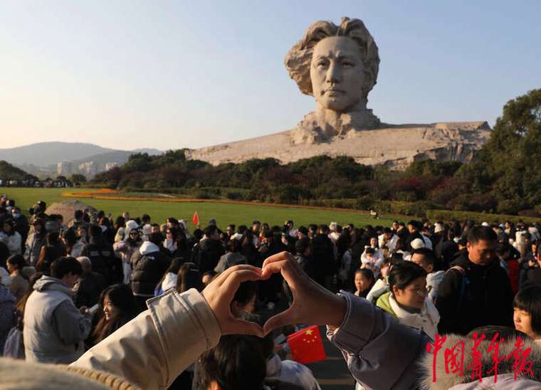 橘子洲头毛主席雕像