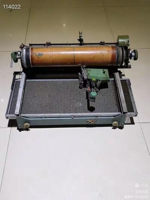 打字机色带和铅字锤细节微距照片