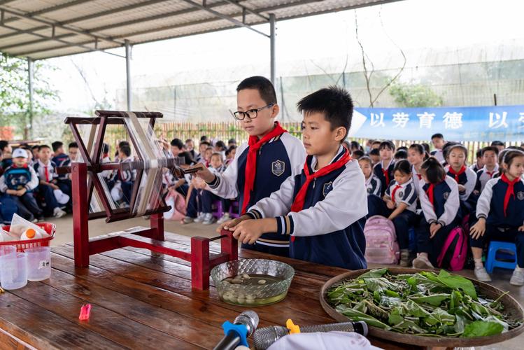 问：我们是个小作坊，连专职安全员都没有，怎么搞生命教育？