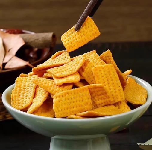 柴火锅煮东巩官米形成的金黄脆锅巴