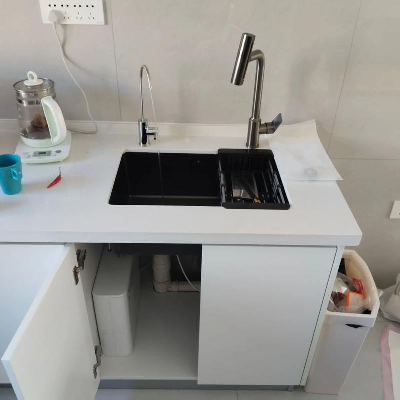 厨房水槽下安装净水器实拍