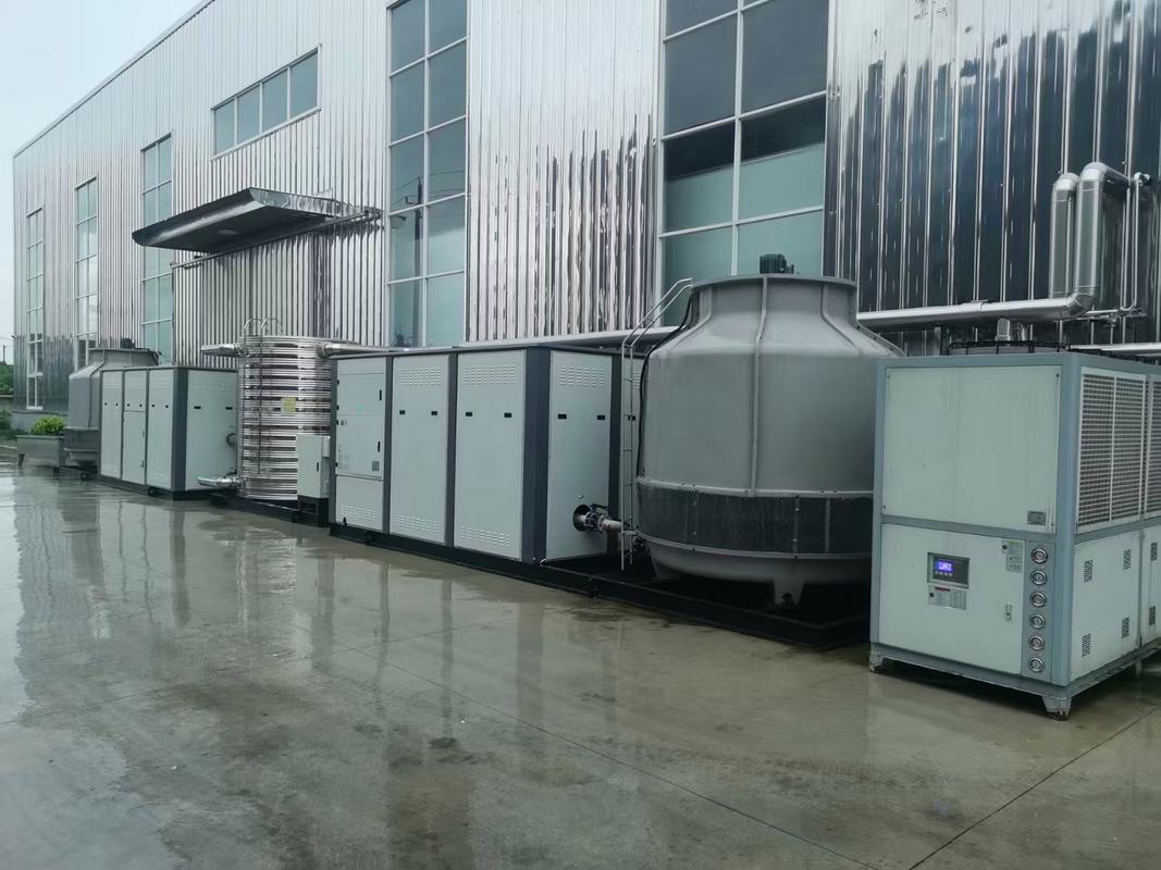 注塑车间水冷冷水机安装现场图