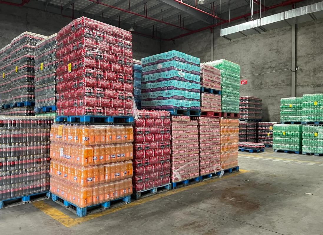南京江宁快消经销商仓库堆货场景